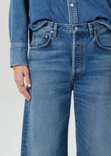 Load image into Gallery viewer, Ayla Raw Hem Crop
