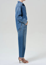 Load image into Gallery viewer, Ayla Raw Hem Crop
