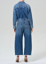 Load image into Gallery viewer, Ayla Raw Hem Crop
