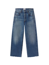 Load image into Gallery viewer, Ayla Raw Hem Crop
