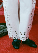 Load image into Gallery viewer, Cavina Jeans
