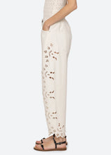Load image into Gallery viewer, Cavina Jeans
